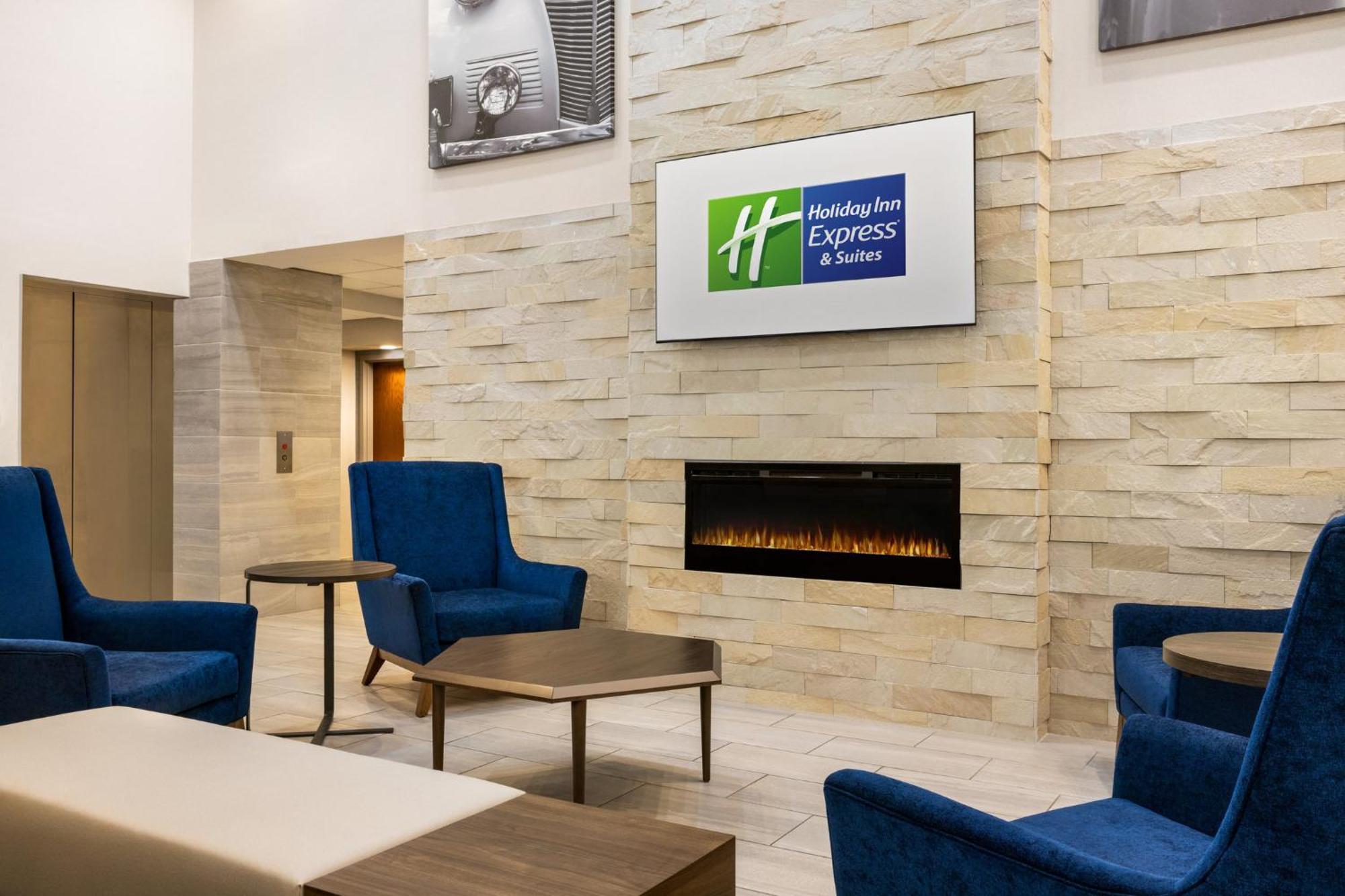 Express & W - Airport Area By Ihg Hotel Indianápolis