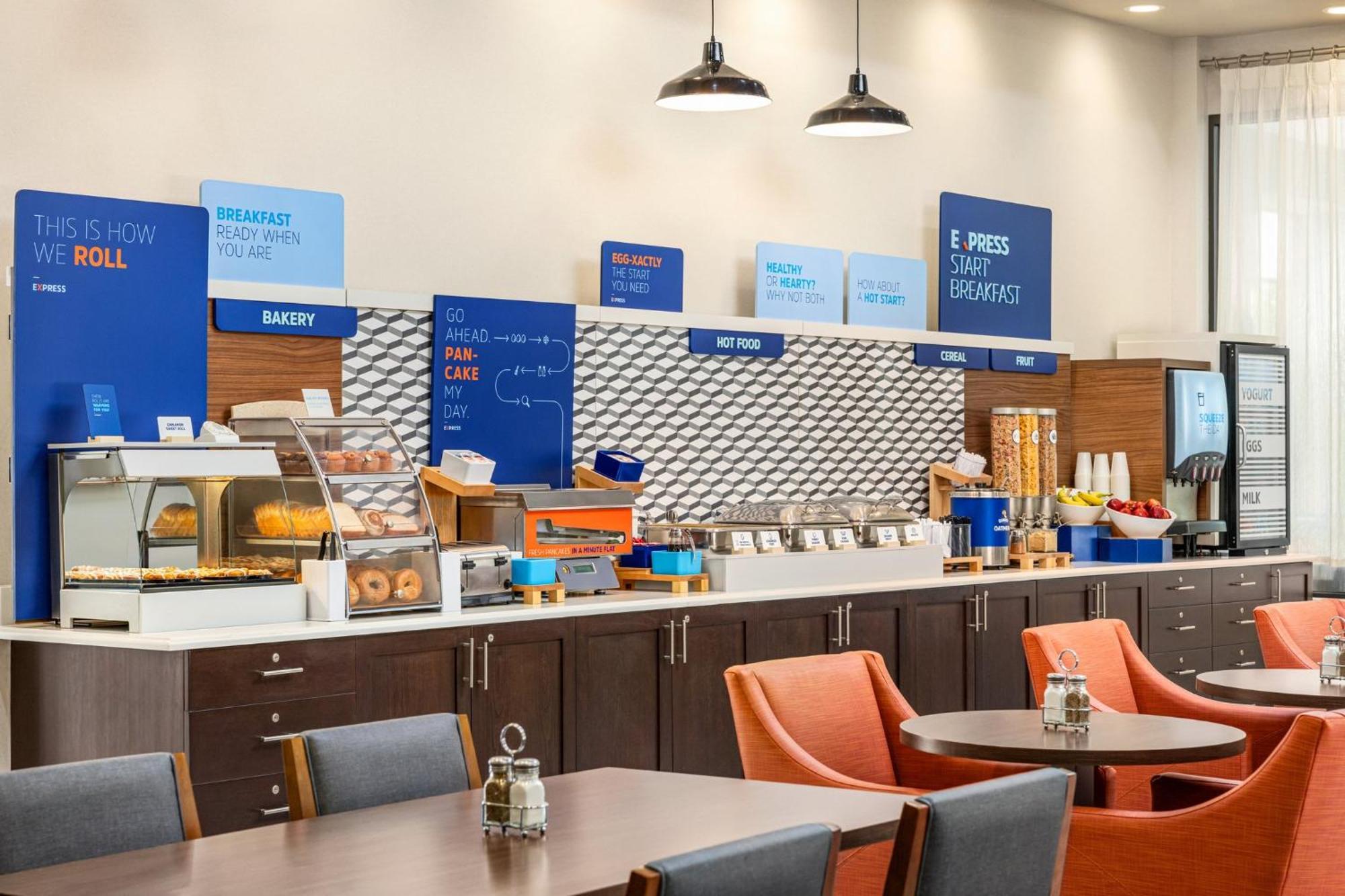 Express & W - Airport Area By Ihg 3*