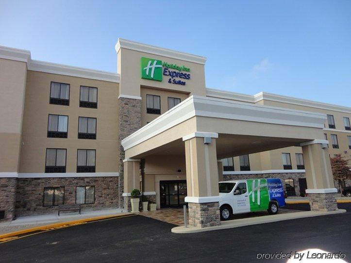 Express & W - Airport Area By Ihg Hotel Indianapolis