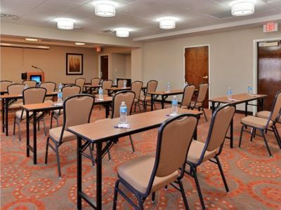 Express & W - Airport Area By Ihg Indianapolis