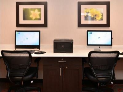 Express & W - Airport Area By Ihg Hotel Indianapolis